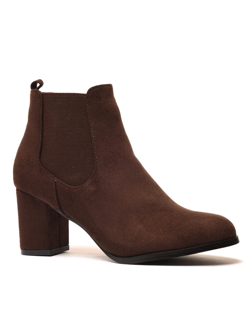 Bottines marron à talon mi haut en suédine