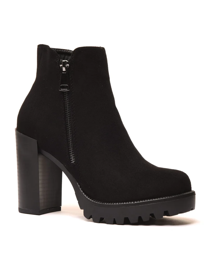 Bottines en suédine noires avec grosse semelle et talon