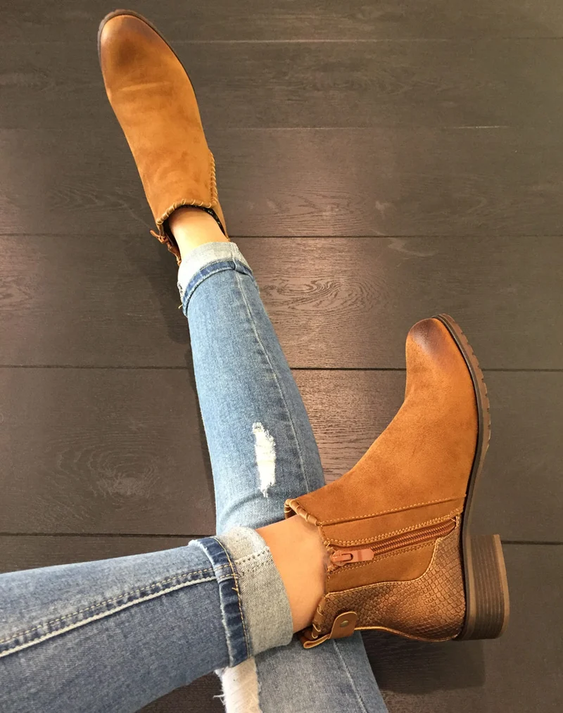 Bottines plates bi matières camel avec détails