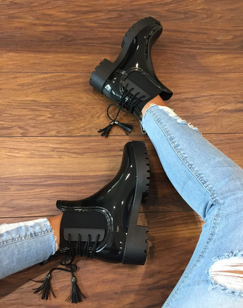 Bottines de pluie noires avec lacet