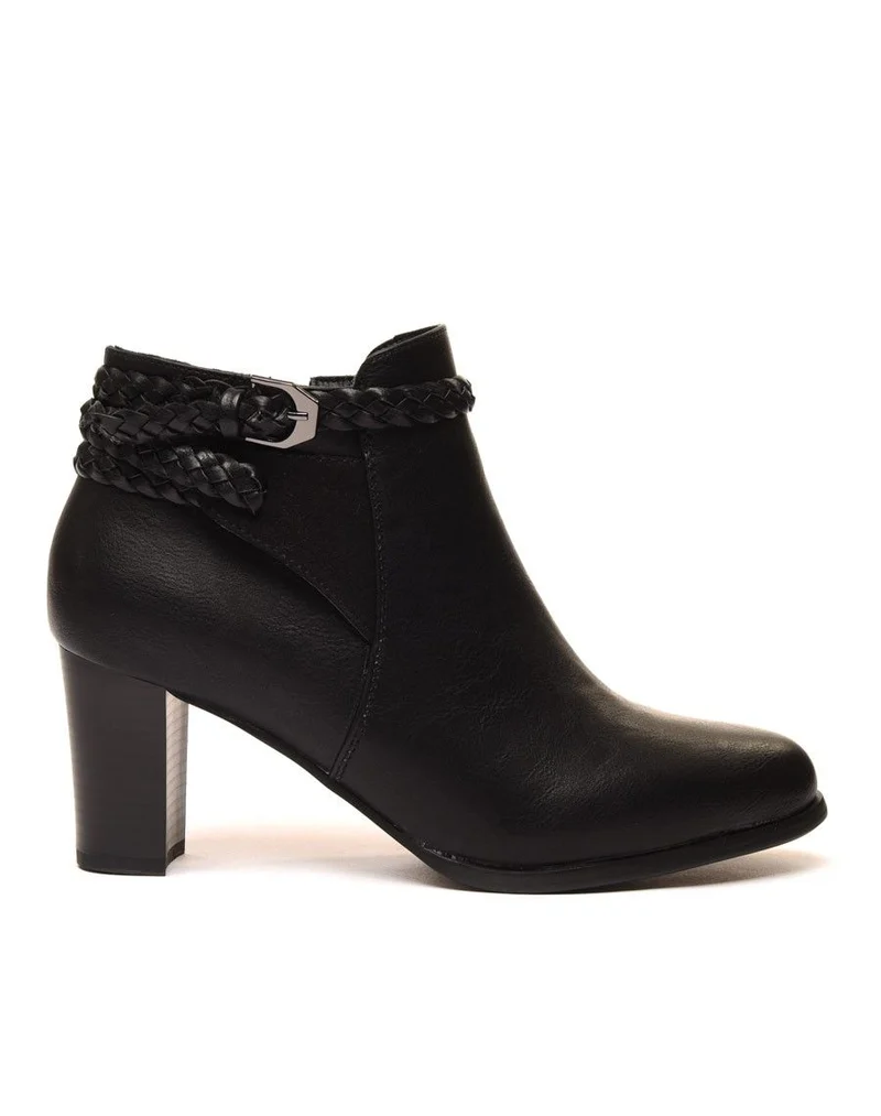 Bottines à talons noires avec lanières tressées
