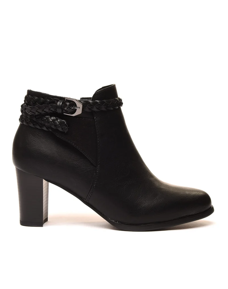 Bottines à talons noires avec lanières tressées