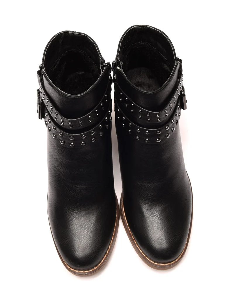 Bottines noires avec sangles cloutées