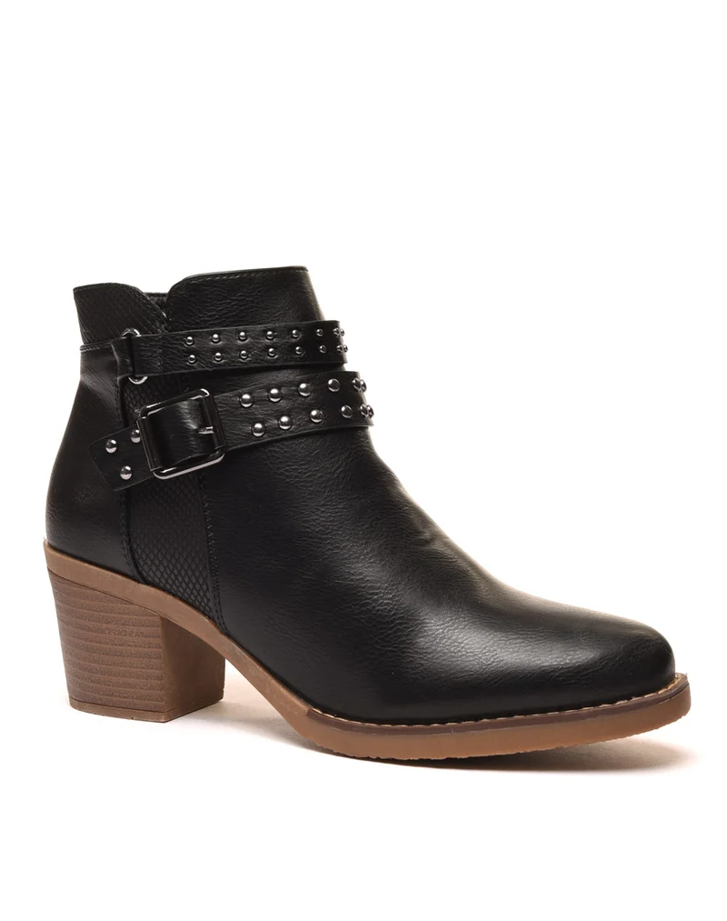 Bottines noires avec sangles cloutées