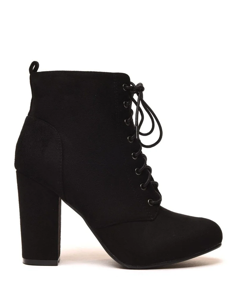 Bottines fourrées noires à talons et lacets