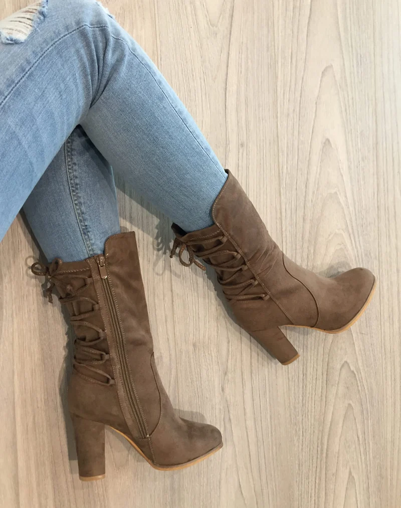 Bottines hautes suédines taupes avec lacet arrière