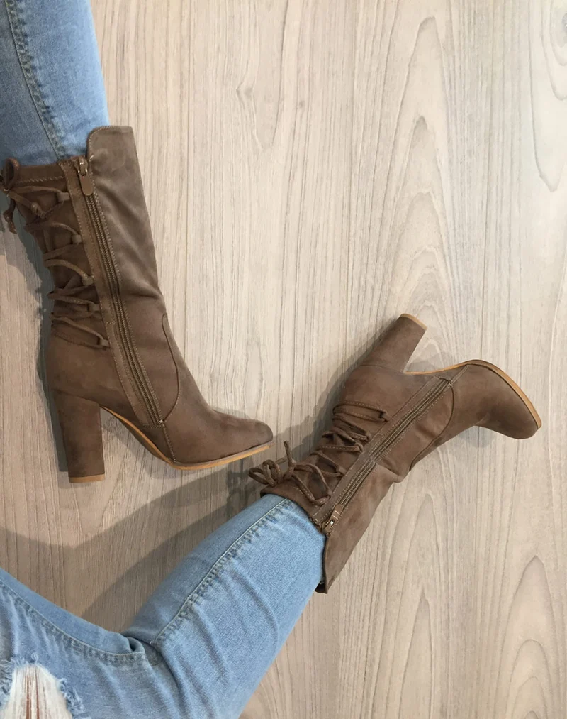 Bottines hautes suédines taupes avec lacet arrière