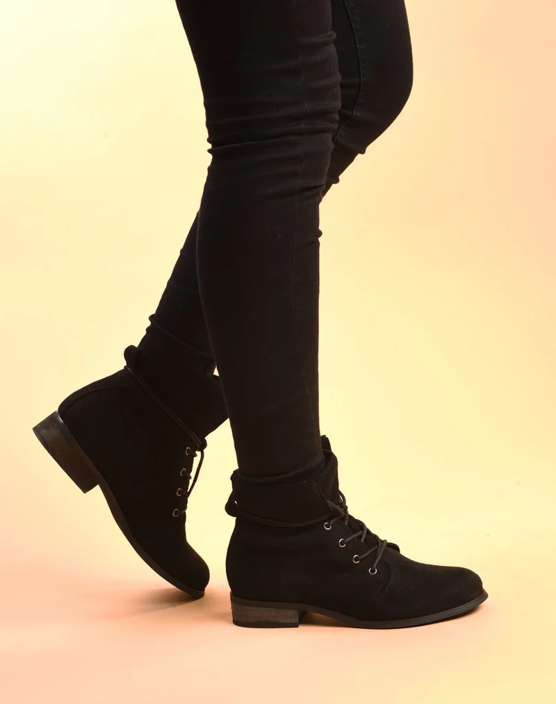 Bottines plates noires avec haut souple et lacets