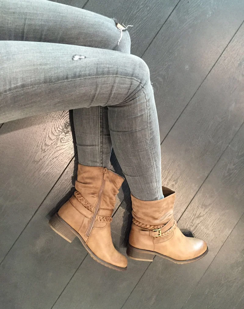 Bottines plates taupes avec lanières multiples et bi matières