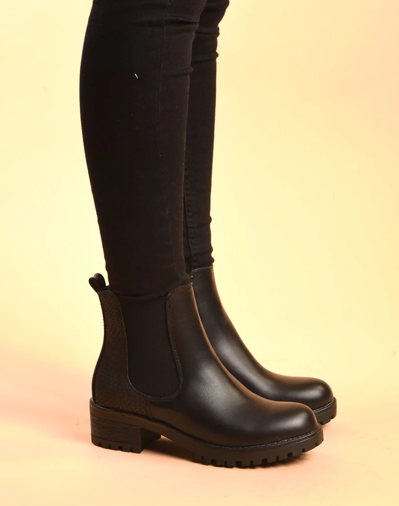 Bottines plates noires avec élastiques et motifs python