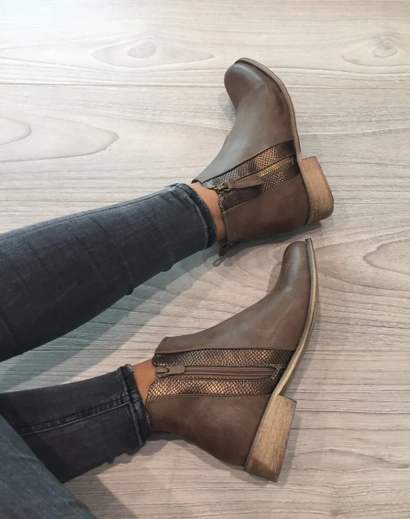 Bottines plates taupes avec motifs python