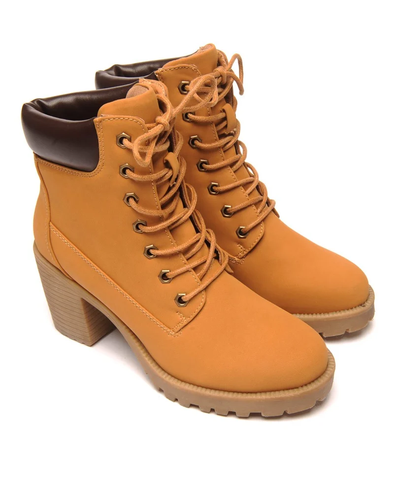 Bottines camel talons à lacets