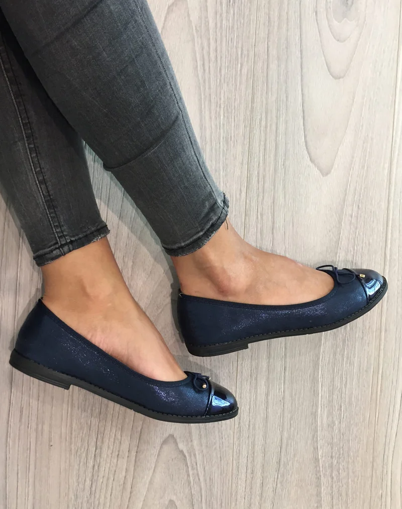 Ballerines bleues marine effet brillant et bout métallisé