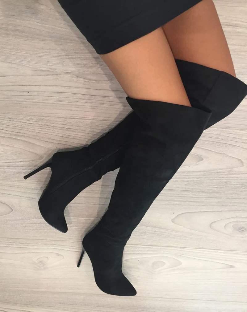 Cuissardes à talons aiguilles noires suédine