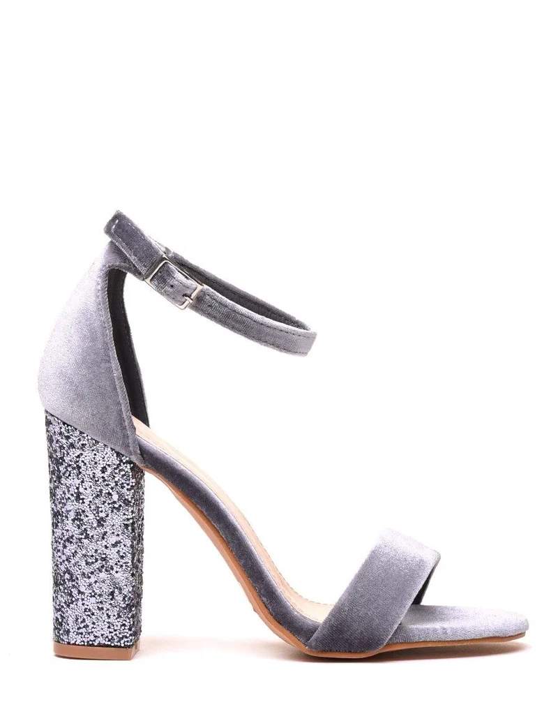 Sandales en velours grises à talons ornés de sequins