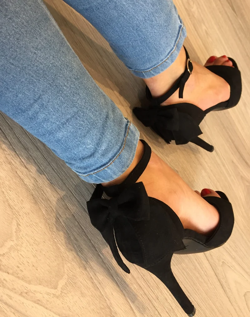Escarpins en suédine noirs à talons