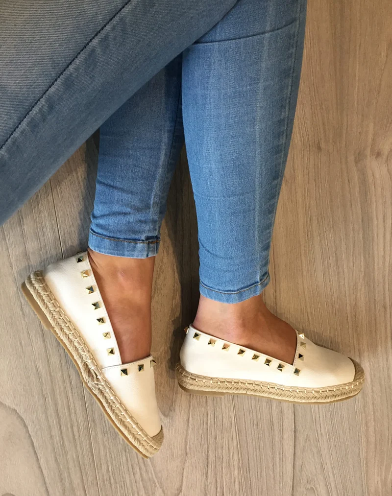 Espadrilles blanches à bout et semelle tressés