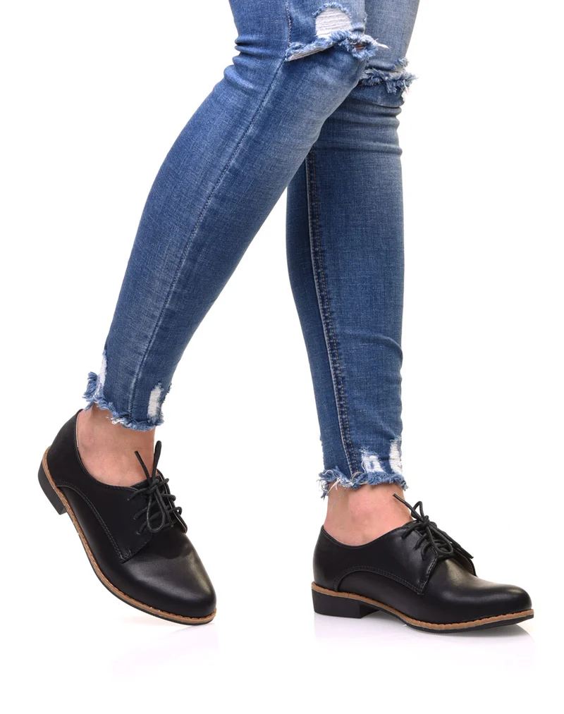 Derbies noires foncées à lacets