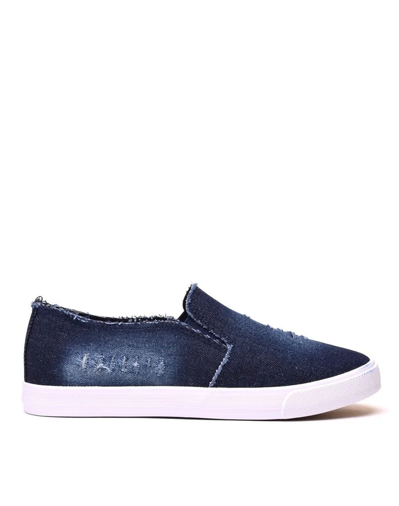 Tennis en jean bleu foncé