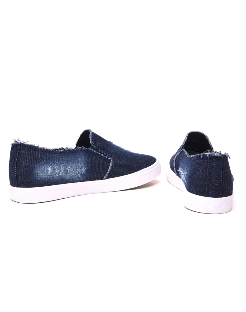 Tennis en jean bleu foncé