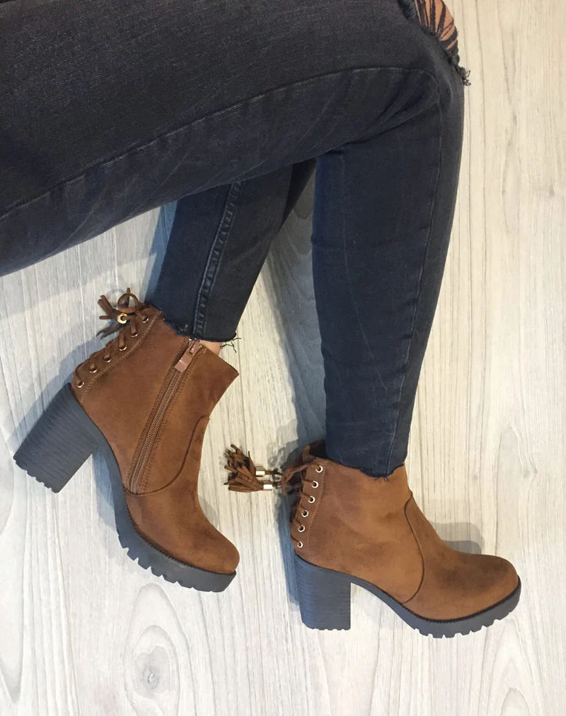 Bottines en suédine camel à semelles crantées