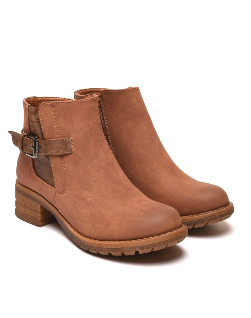 Bottines camelles avec lanière à boucle et motifs