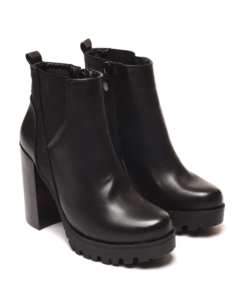 Bottines noires à talons et semelle épaisse