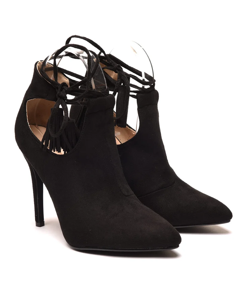 Sandales noires à talons ajourées