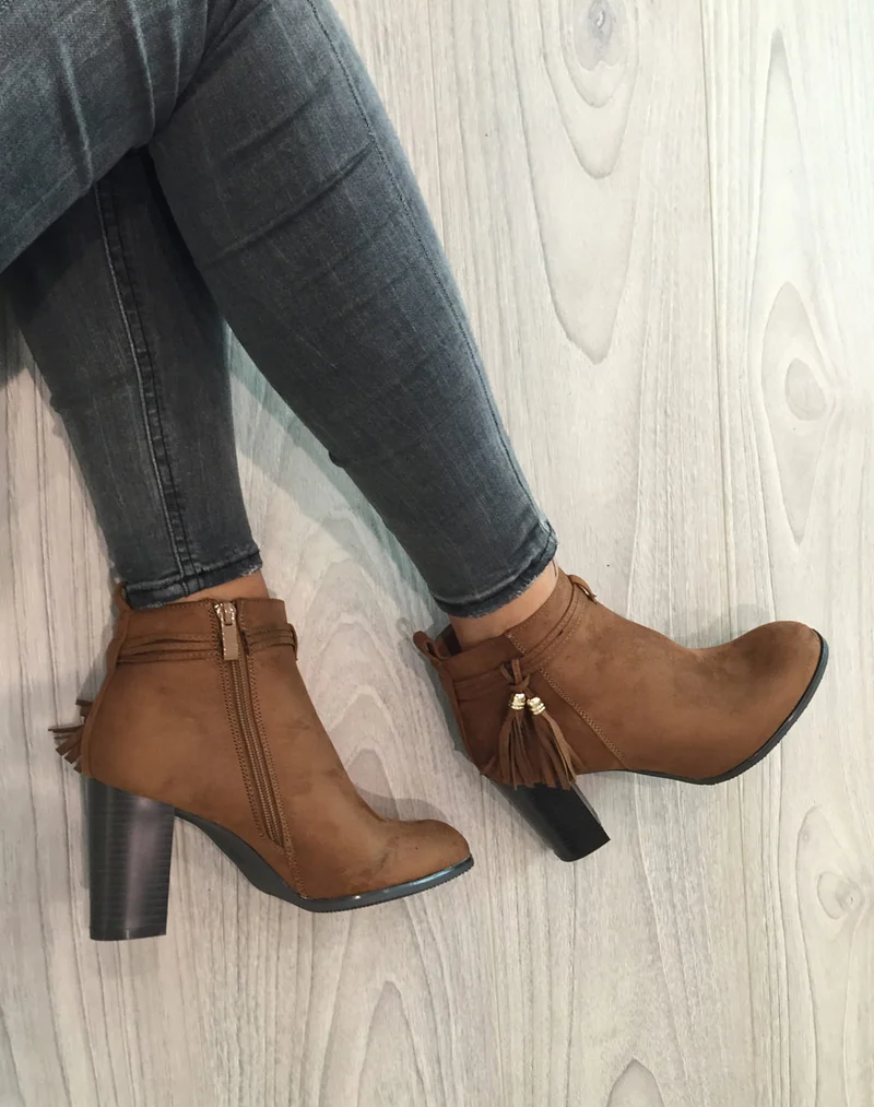 Bottines camel à talons & fines lanières