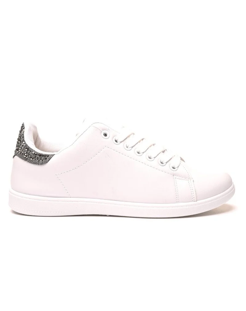 Baskets blanches avec détails strass noirs à l'arrière