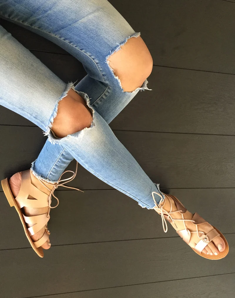 Nu-pieds champagne à lacet