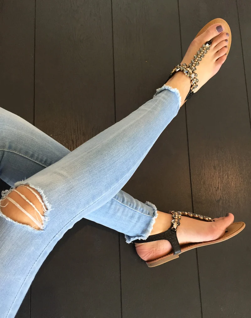 Sandale noire avec perles