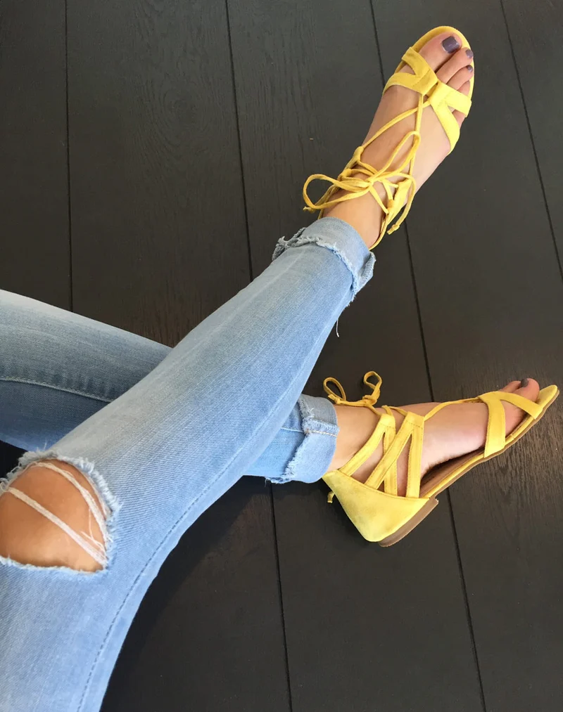 Sandale jaune effet suédine