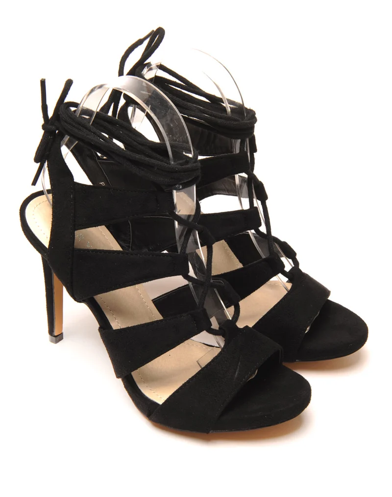 Escarpin noir lacé