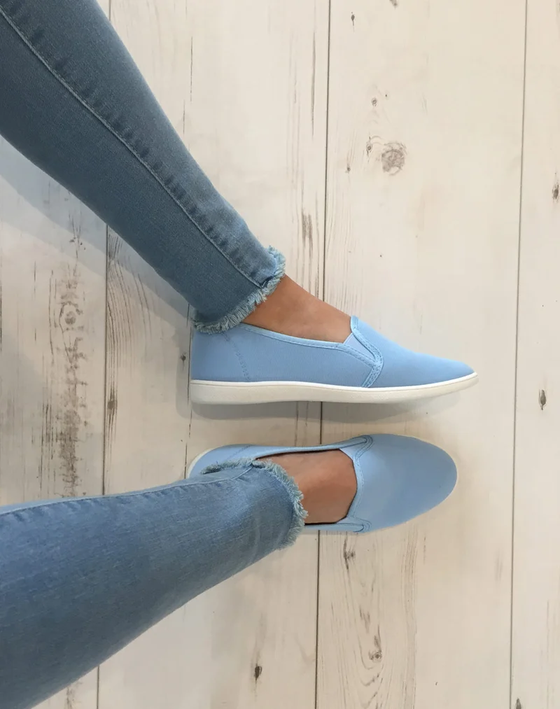 Slippers bleues légères et confortables