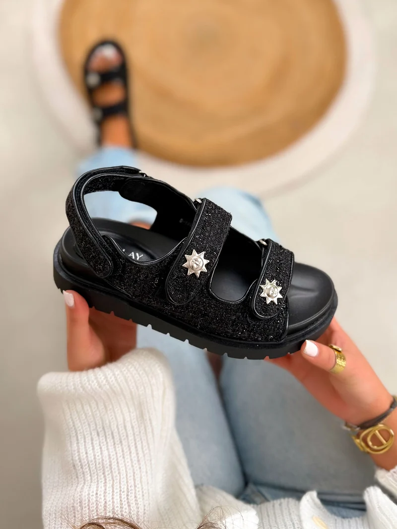Nu-pieds femme noirs tendance en tweed avec scratchs ajustables et détails soleil doré