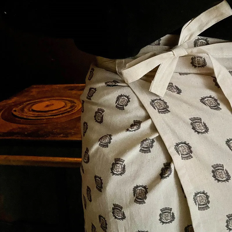 Tablier jupe blason Maison Empereur plumetis