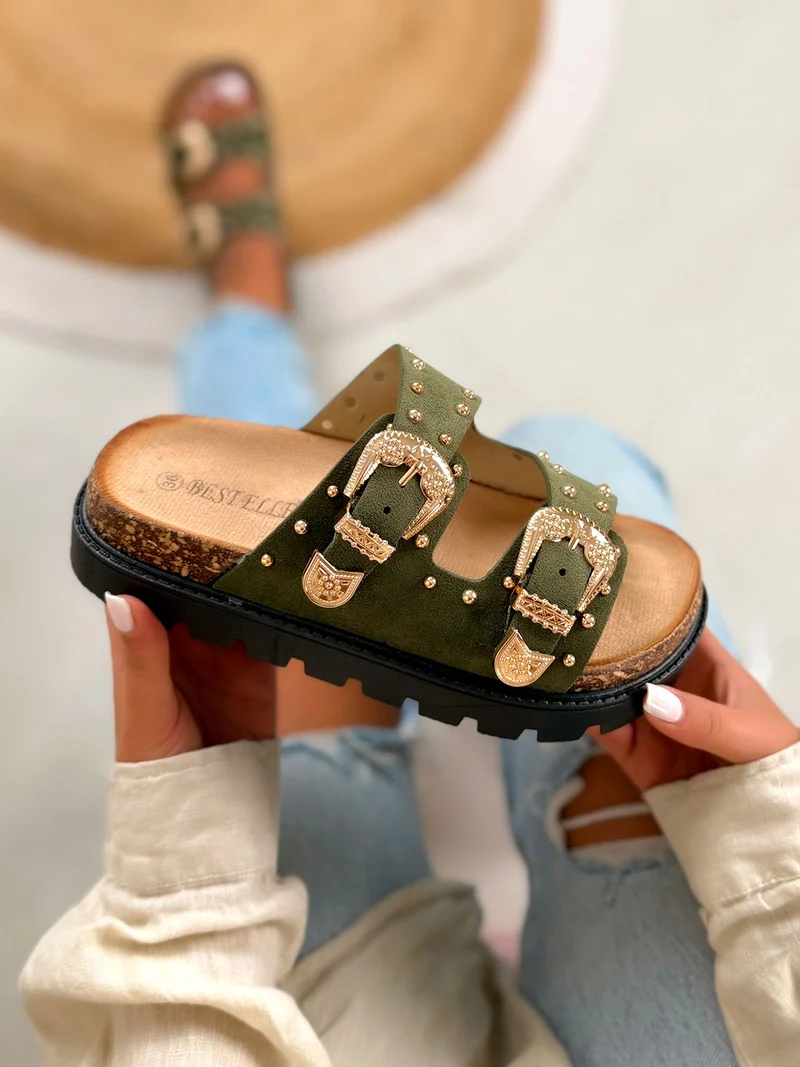 Mule femme verte en suédine cloutée avec boucles dorées à plateforme