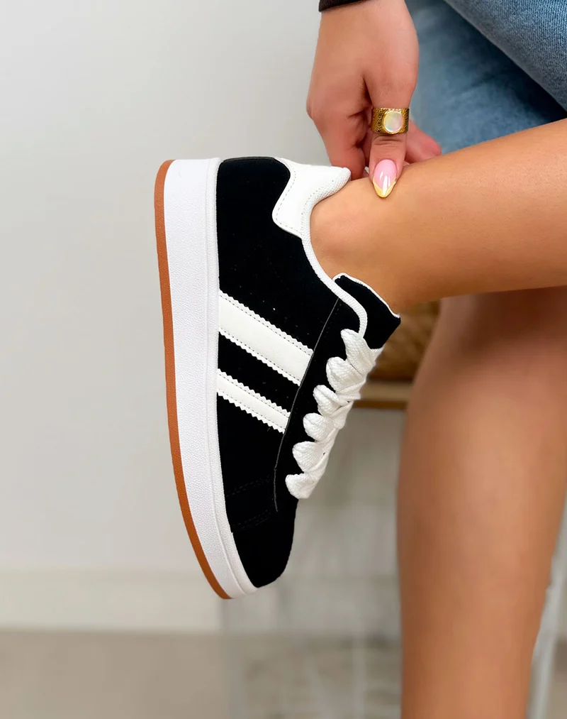 Basket femme noire tendance à bandes blanches avec lacets épais
