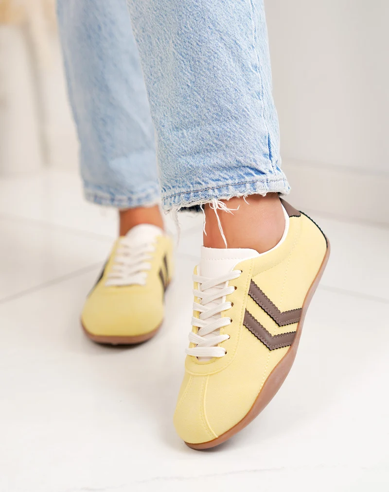 Baskets femme jaunes tendance à empiècements marron style rétro