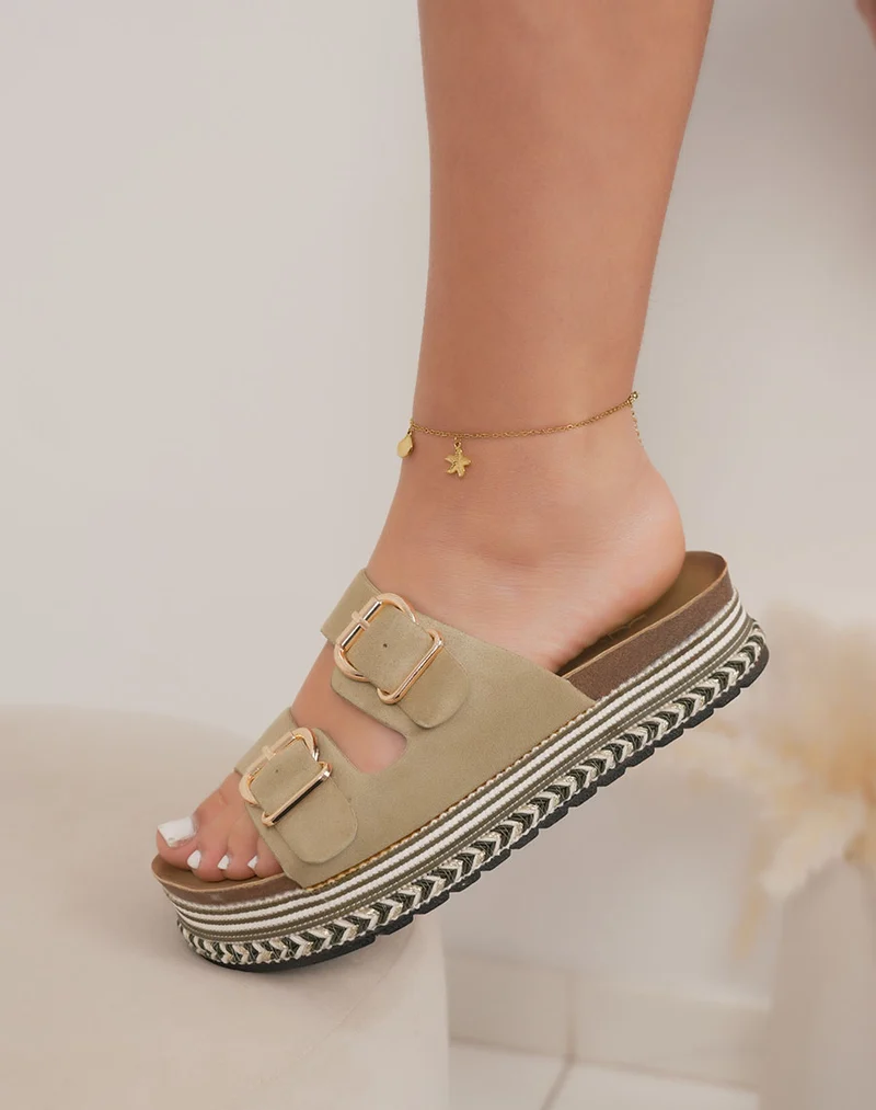 Mules femme vertes tendance en suédine avec double bride et plateforme tressée