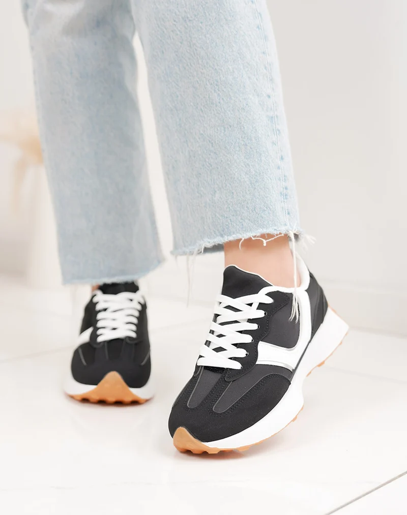 Basket femme noire tendance à empiècements blanc et argenté avec plateforme blanche