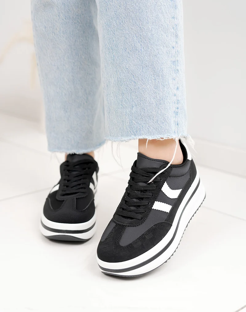 Baskets noires femme à double rayures blanches et semelle plateforme