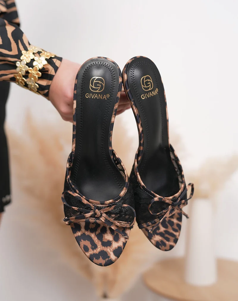 Mules femme léopard élégantes avec bride en dentelle noire et talon aiguille