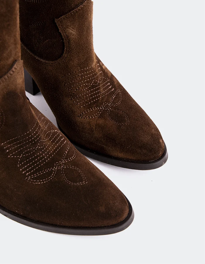 Freyr Brown Suede
