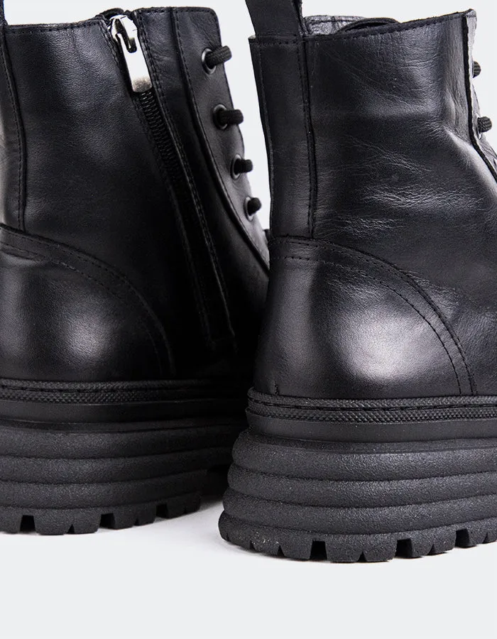 Eucles Black Leather