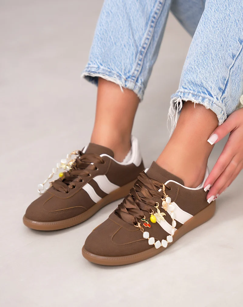 Basket femme marron tendance avec empiècement blanc et bijoux amovibles