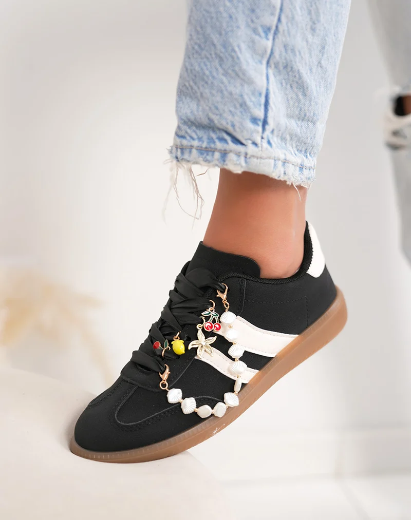 Basket femme noire tendance avec empiècement blanc et bijoux amovibles