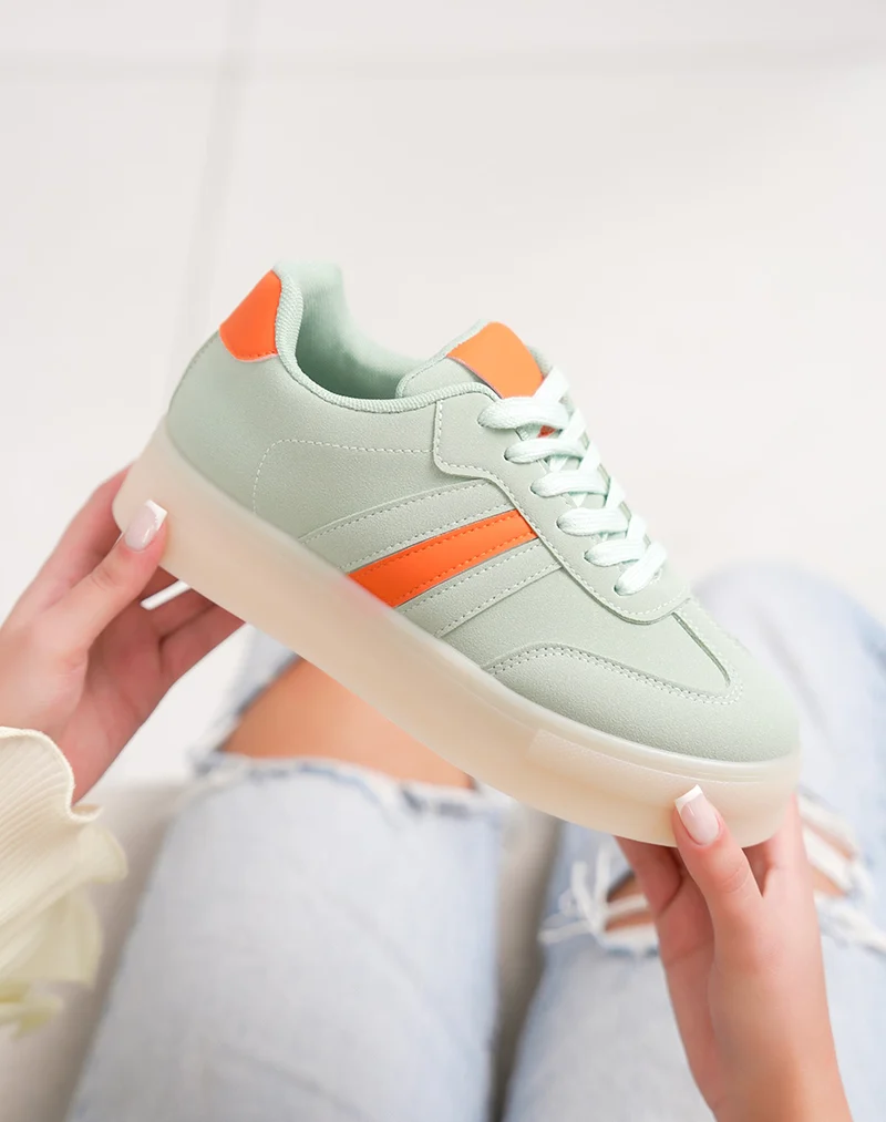 Basket femme vert d’eau tendance à plateforme avec empiècements orange