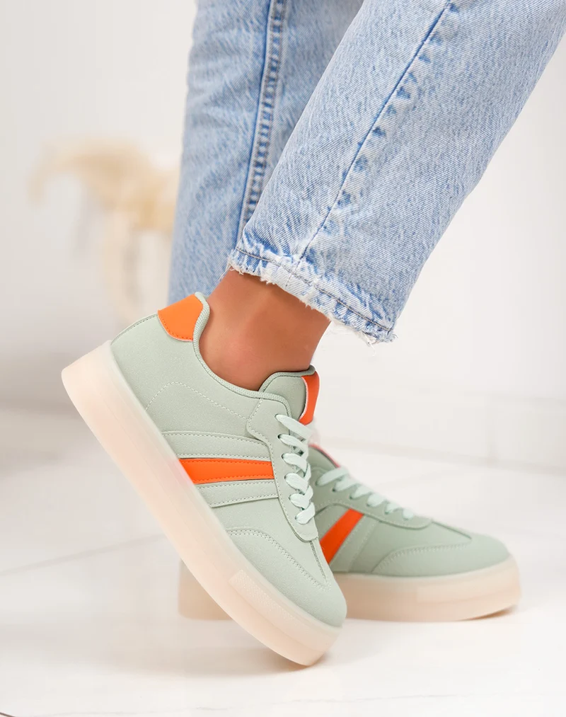 Basket femme vert d’eau tendance à plateforme avec empiècements orange